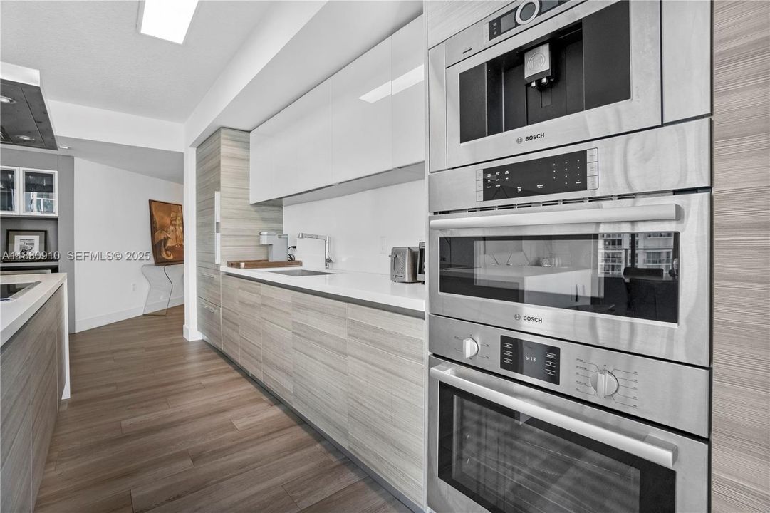 For Sale: $1,880,000 (3 beds, 3 baths, 1892 Square Feet)