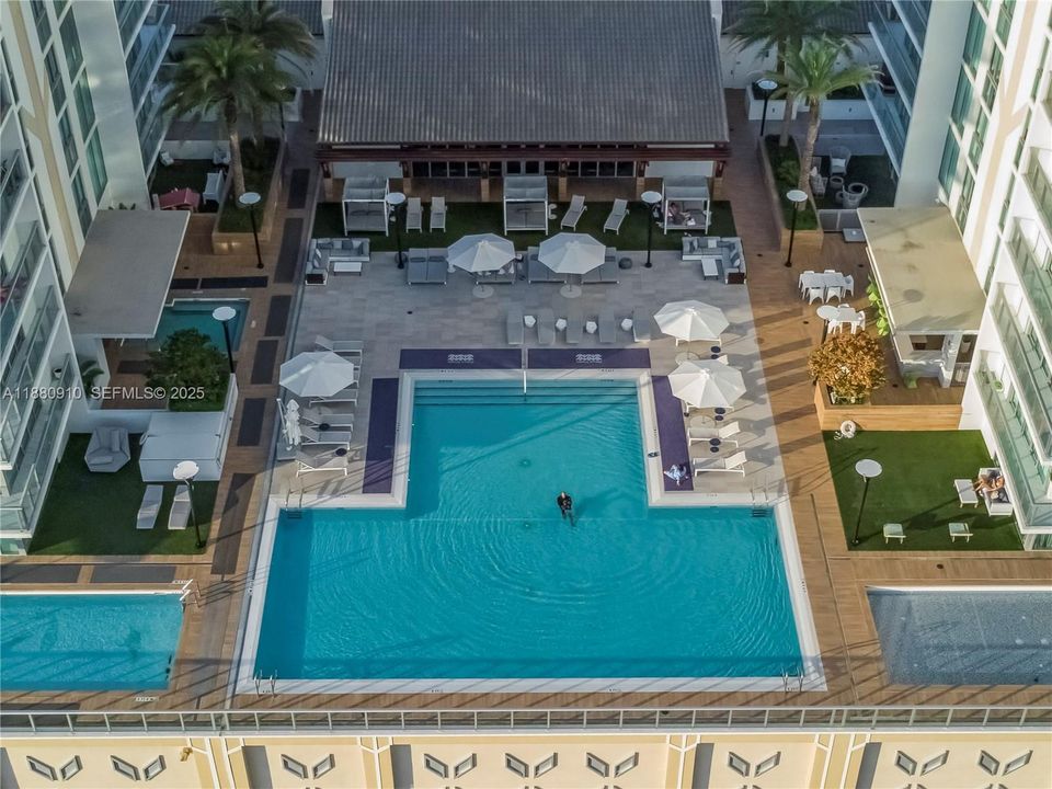 For Sale: $1,880,000 (3 beds, 3 baths, 1892 Square Feet)