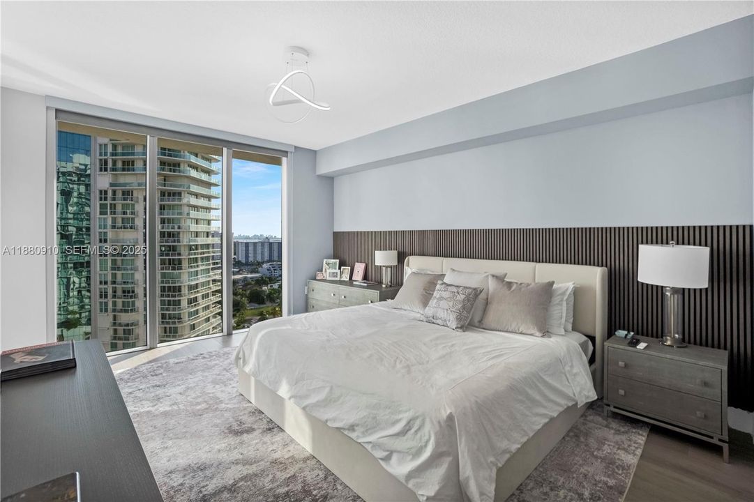 For Sale: $1,880,000 (3 beds, 3 baths, 1892 Square Feet)