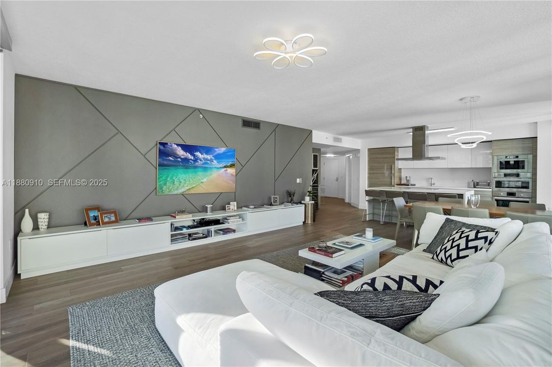 For Sale: $1,880,000 (3 beds, 3 baths, 1892 Square Feet)