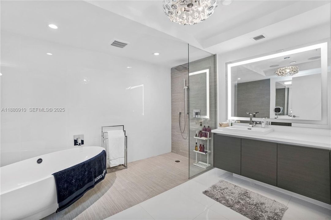 For Sale: $1,880,000 (3 beds, 3 baths, 1892 Square Feet)