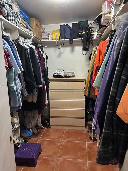 For Sale: $1,500,000 (6 beds, 3 baths, 2909 Square Feet)