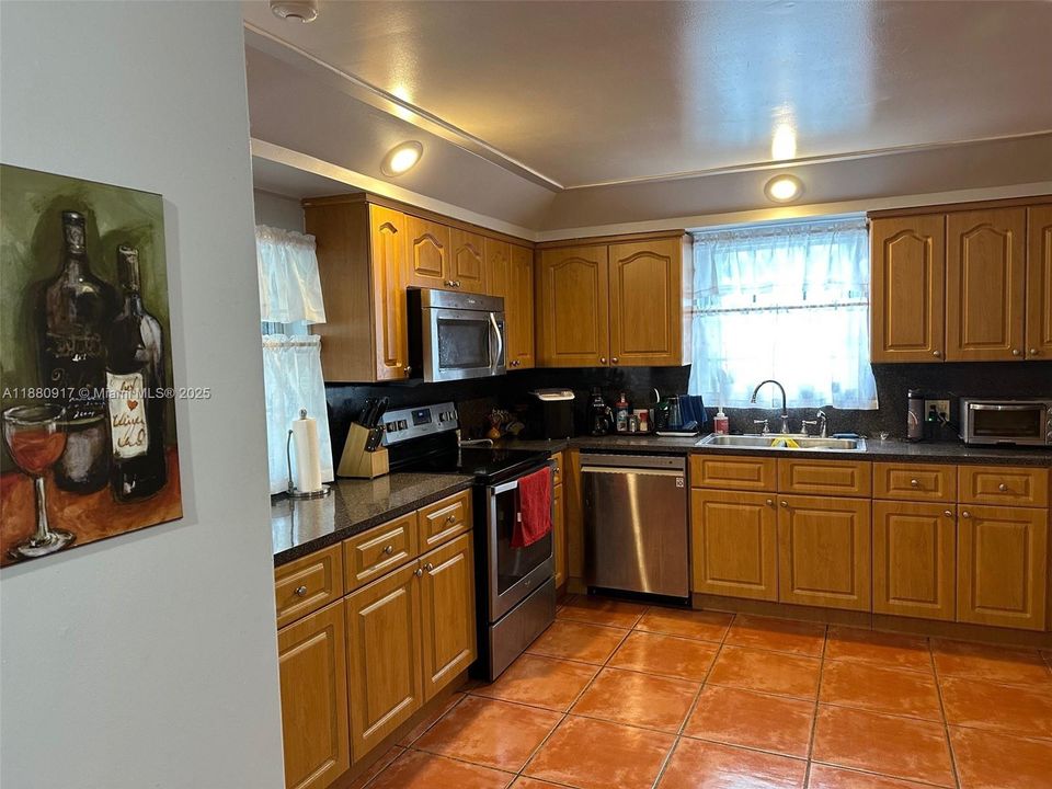 For Sale: $1,500,000 (6 beds, 3 baths, 2909 Square Feet)