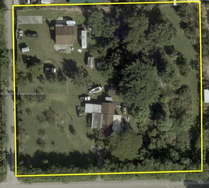 For Sale: $1,500,000 (6 beds, 3 baths, 2909 Square Feet)