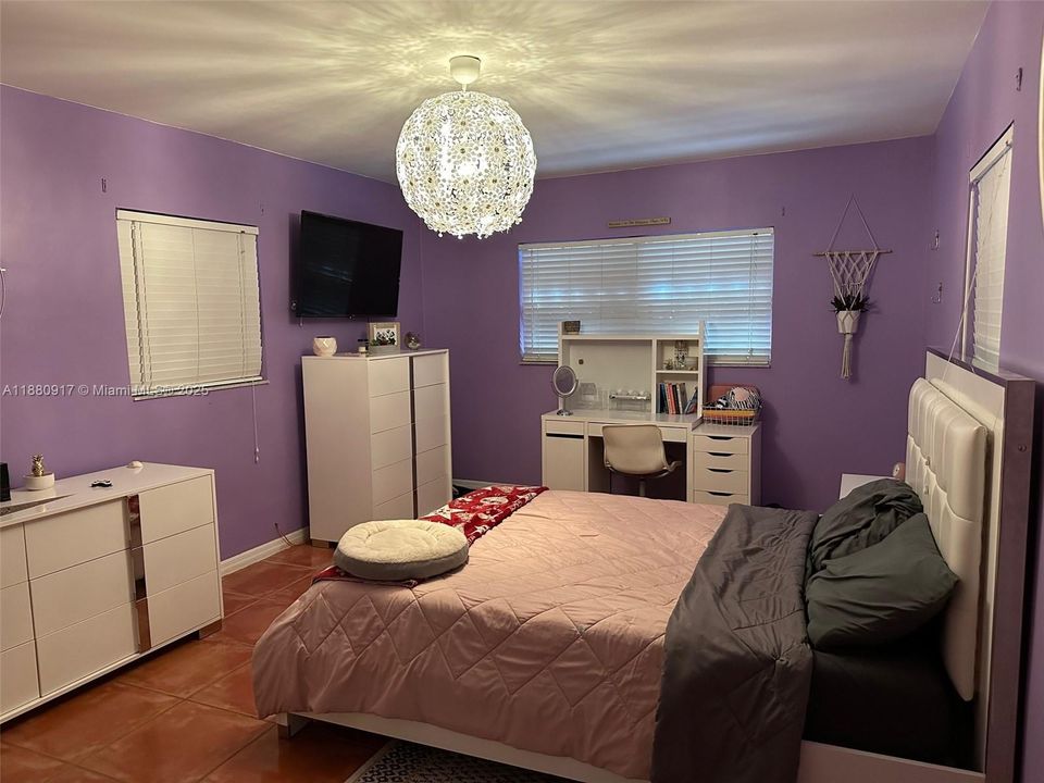 For Sale: $1,500,000 (6 beds, 3 baths, 2909 Square Feet)