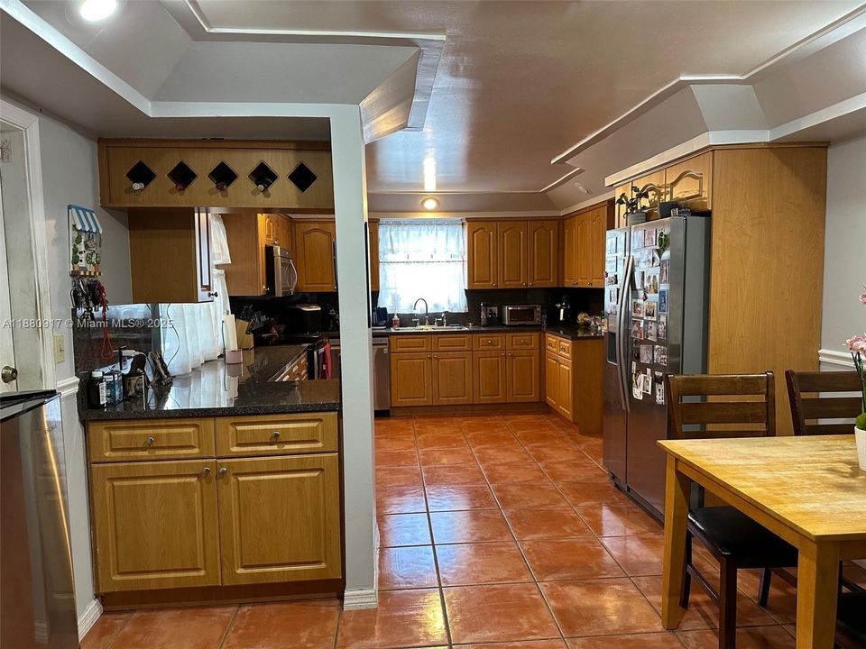 For Sale: $1,500,000 (6 beds, 3 baths, 2909 Square Feet)