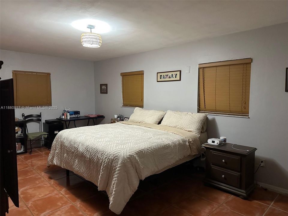 For Sale: $1,500,000 (6 beds, 3 baths, 2909 Square Feet)