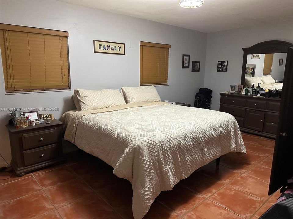 For Sale: $1,500,000 (6 beds, 3 baths, 2909 Square Feet)