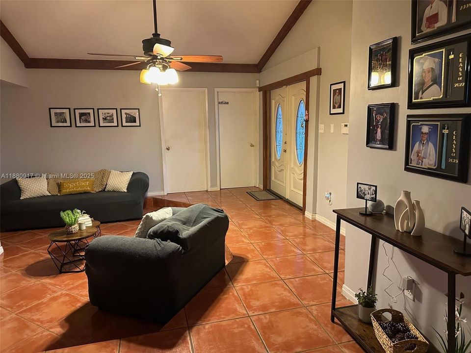 For Sale: $1,500,000 (6 beds, 3 baths, 2909 Square Feet)