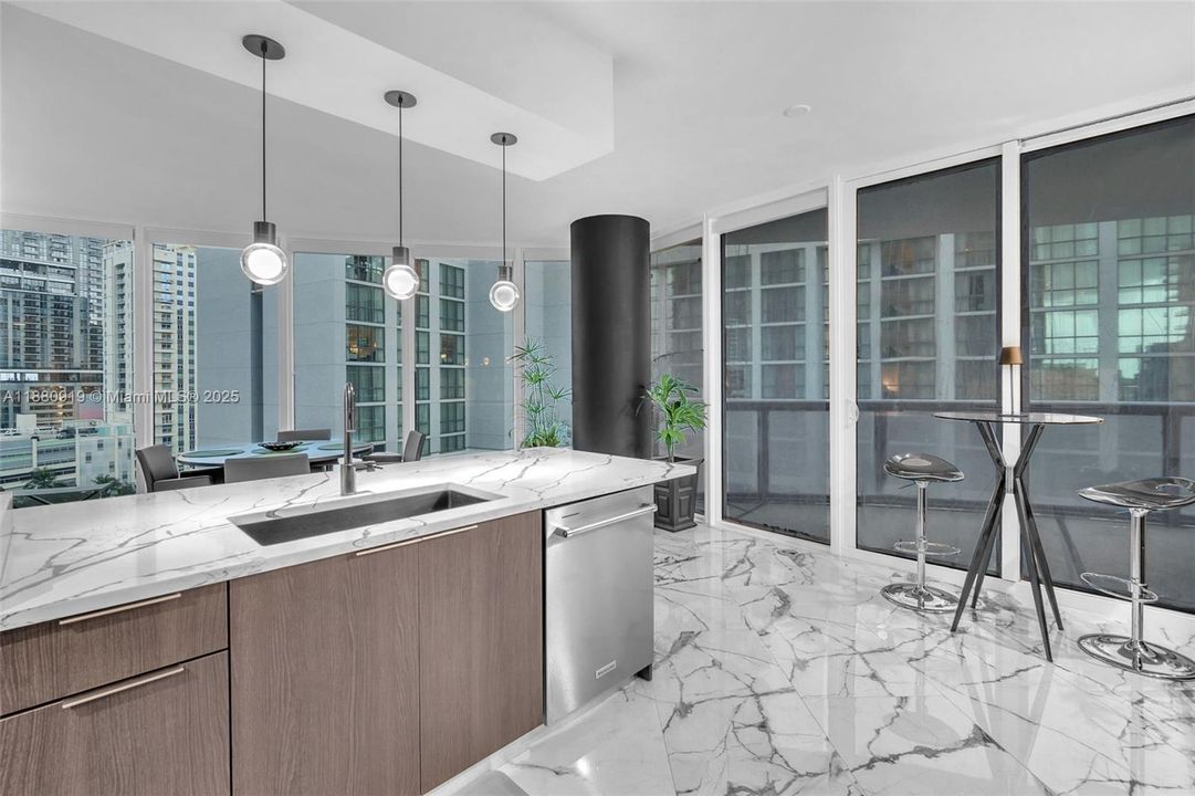 На продажу: $1,295,000 (2 спален, 2 ванн, 1522 Квадратных фут)