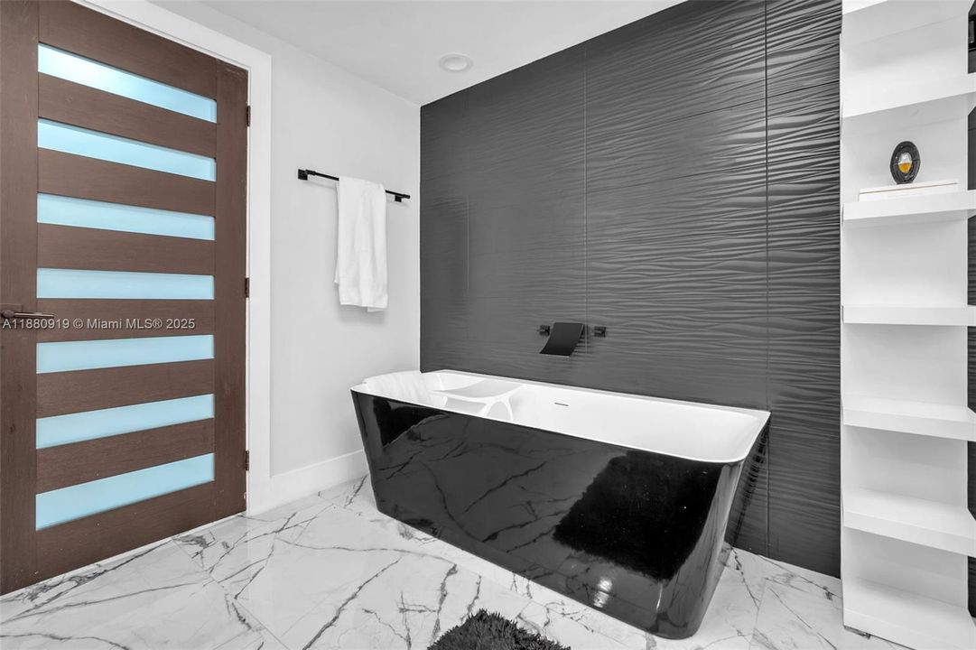 На продажу: $1,295,000 (2 спален, 2 ванн, 1522 Квадратных фут)