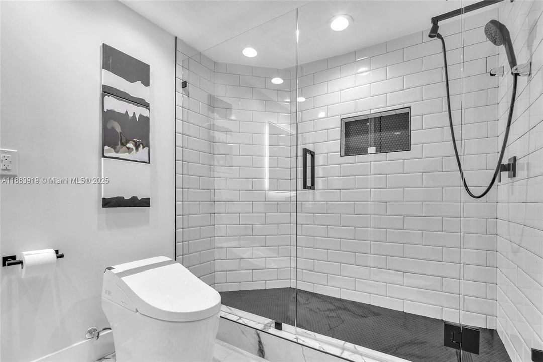 На продажу: $1,295,000 (2 спален, 2 ванн, 1522 Квадратных фут)