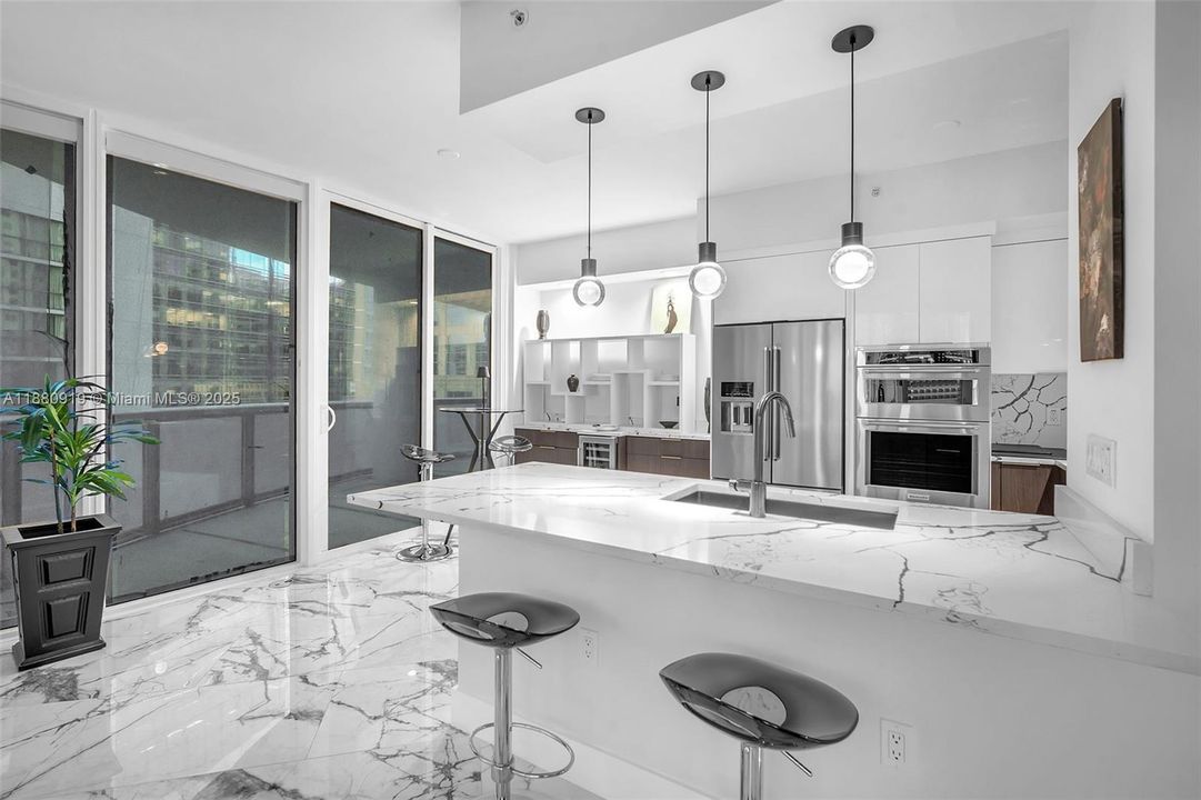 На продажу: $1,295,000 (2 спален, 2 ванн, 1522 Квадратных фут)