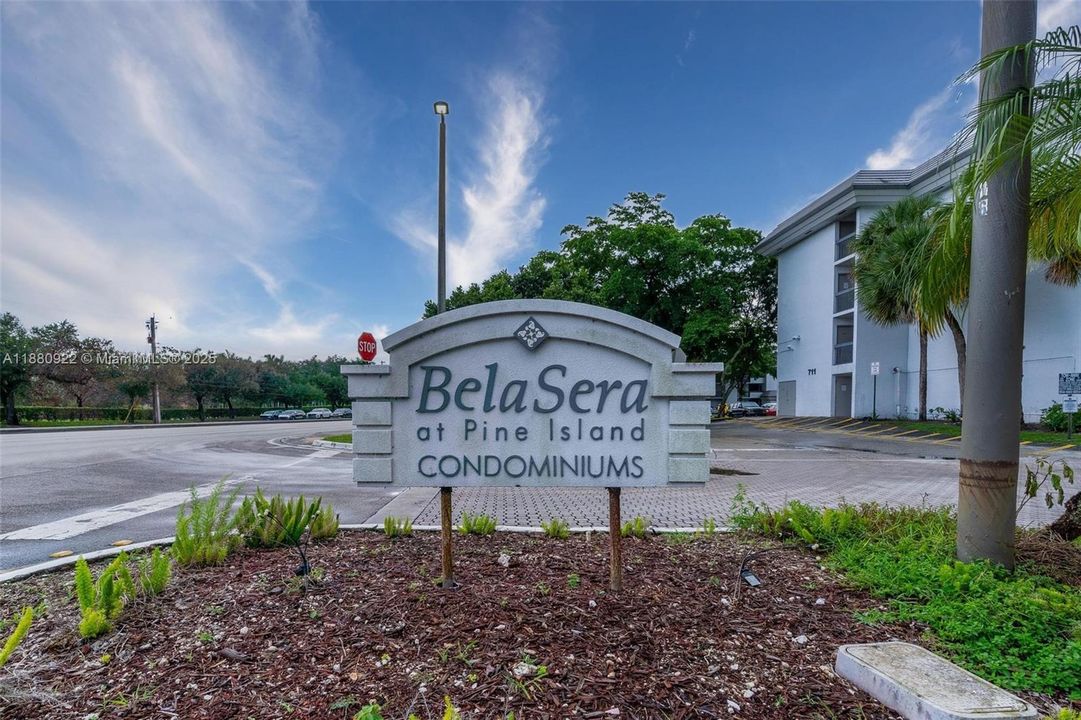 Под контрактом: $159,900 (1 спален, 1 ванн, 764 Квадратных фут)