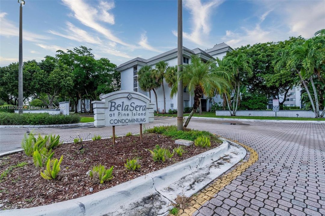 Под контрактом: $159,900 (1 спален, 1 ванн, 764 Квадратных фут)