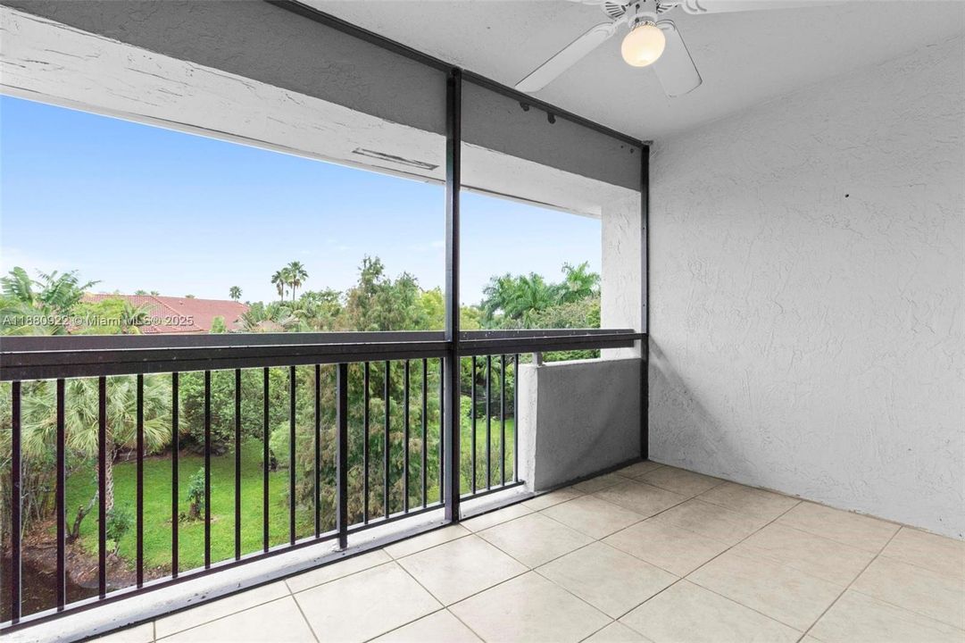 Под контрактом: $159,900 (1 спален, 1 ванн, 764 Квадратных фут)