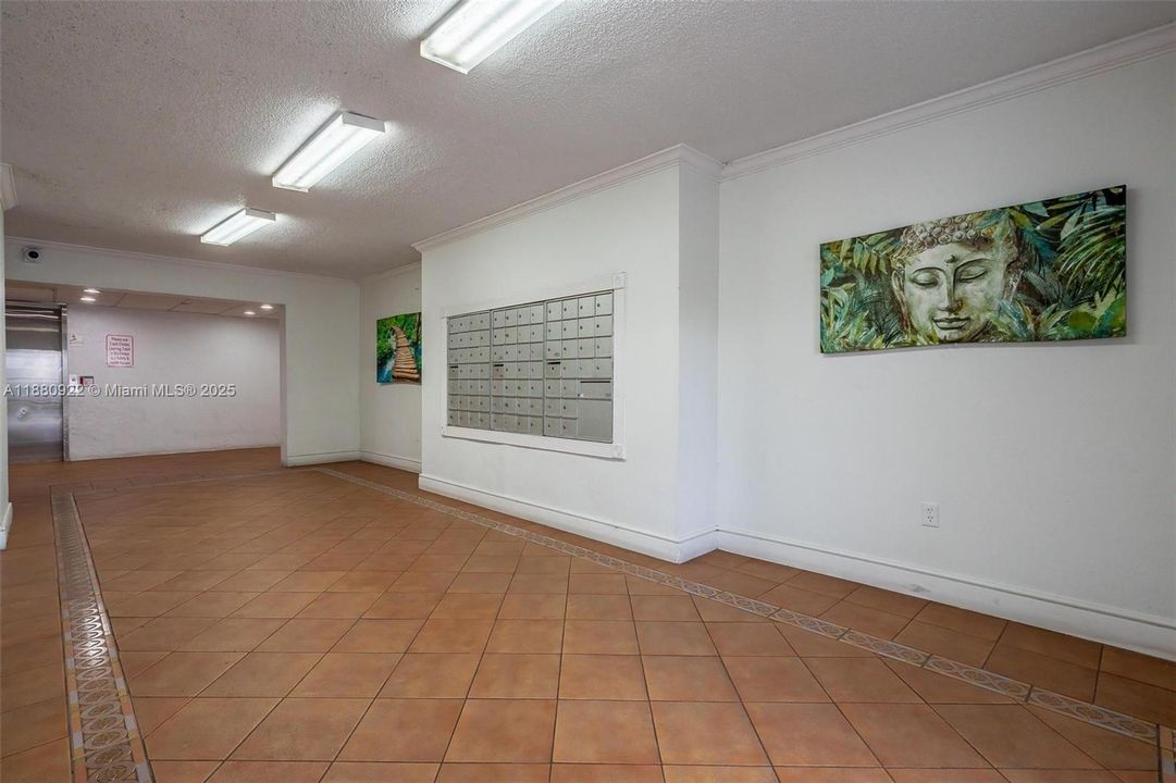 Под контрактом: $159,900 (1 спален, 1 ванн, 764 Квадратных фут)