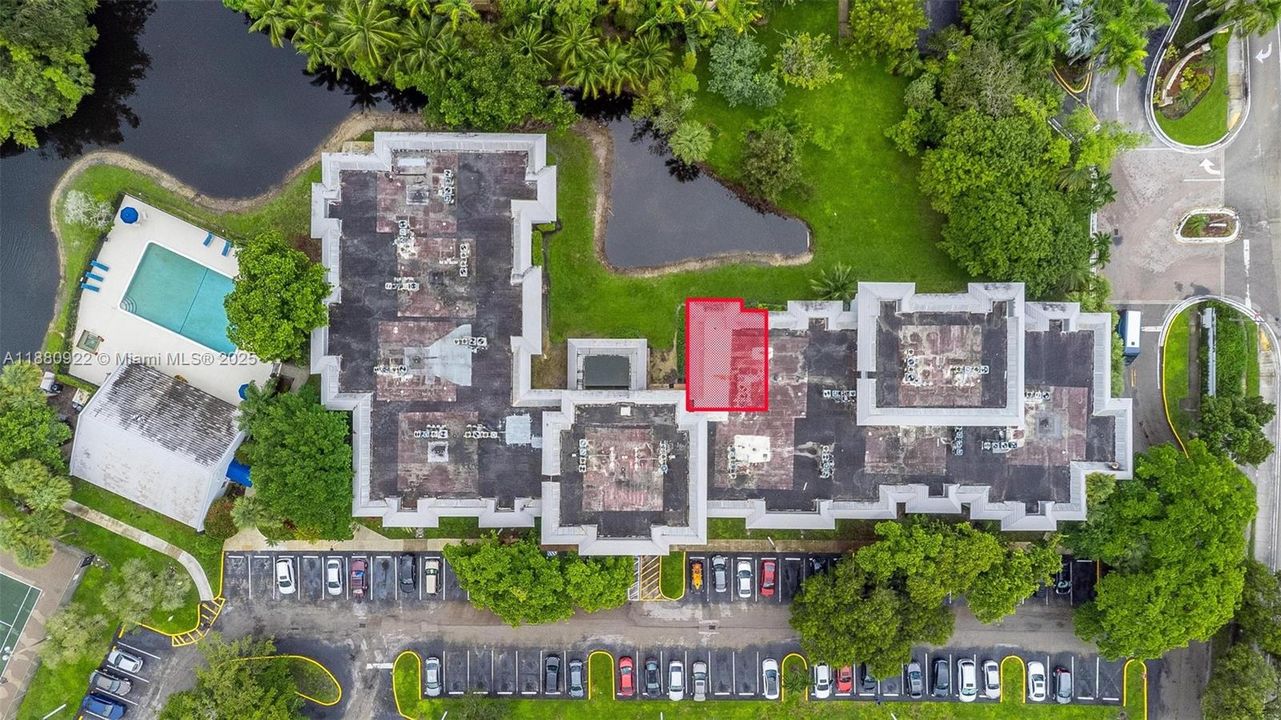 Под контрактом: $159,900 (1 спален, 1 ванн, 764 Квадратных фут)