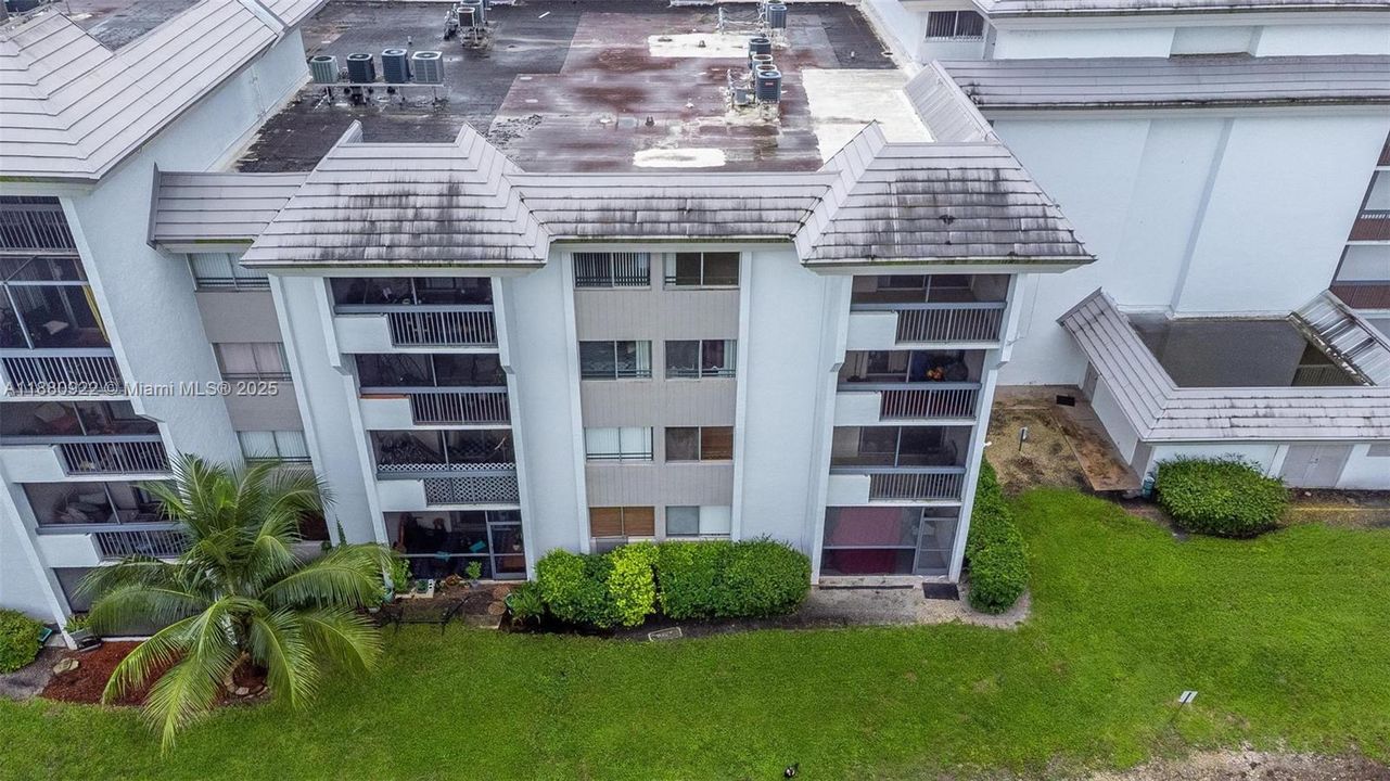 Под контрактом: $159,900 (1 спален, 1 ванн, 764 Квадратных фут)