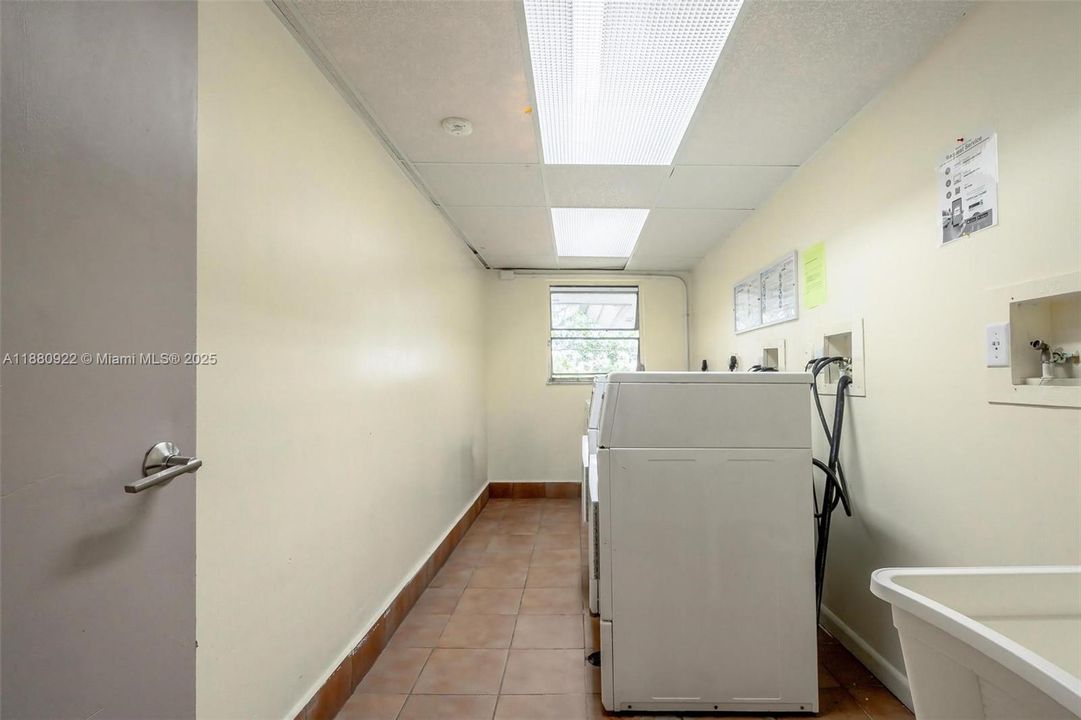 Под контрактом: $159,900 (1 спален, 1 ванн, 764 Квадратных фут)