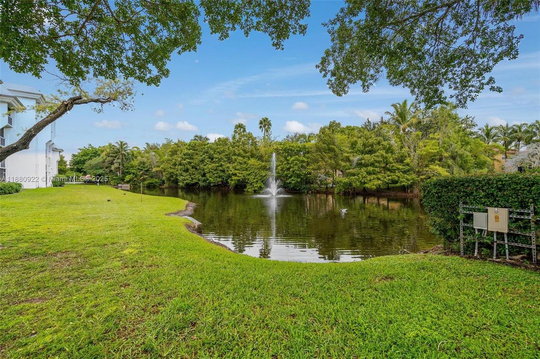 Под контрактом: $159,900 (1 спален, 1 ванн, 764 Квадратных фут)