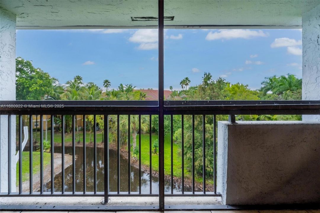 Под контрактом: $159,900 (1 спален, 1 ванн, 764 Квадратных фут)