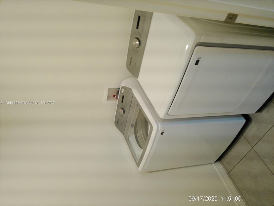 Recientemente alquilado: $2,100 (4 camas, 2 baños, 1828 Pies cuadrados)