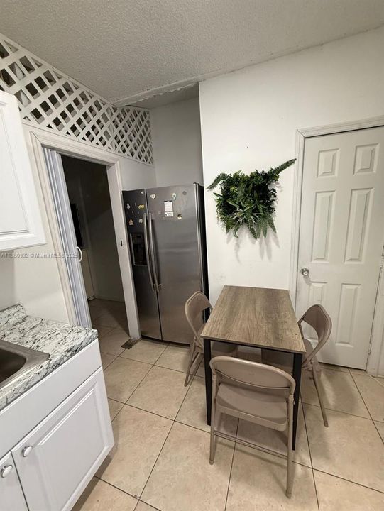 Recently Rented: $1,300 (1 beds, 1 baths, 1903 Square Feet)