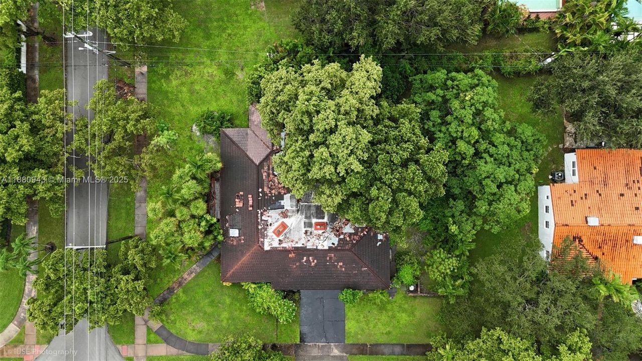 Под контрактом: $1,898,000 (0.34 acres)