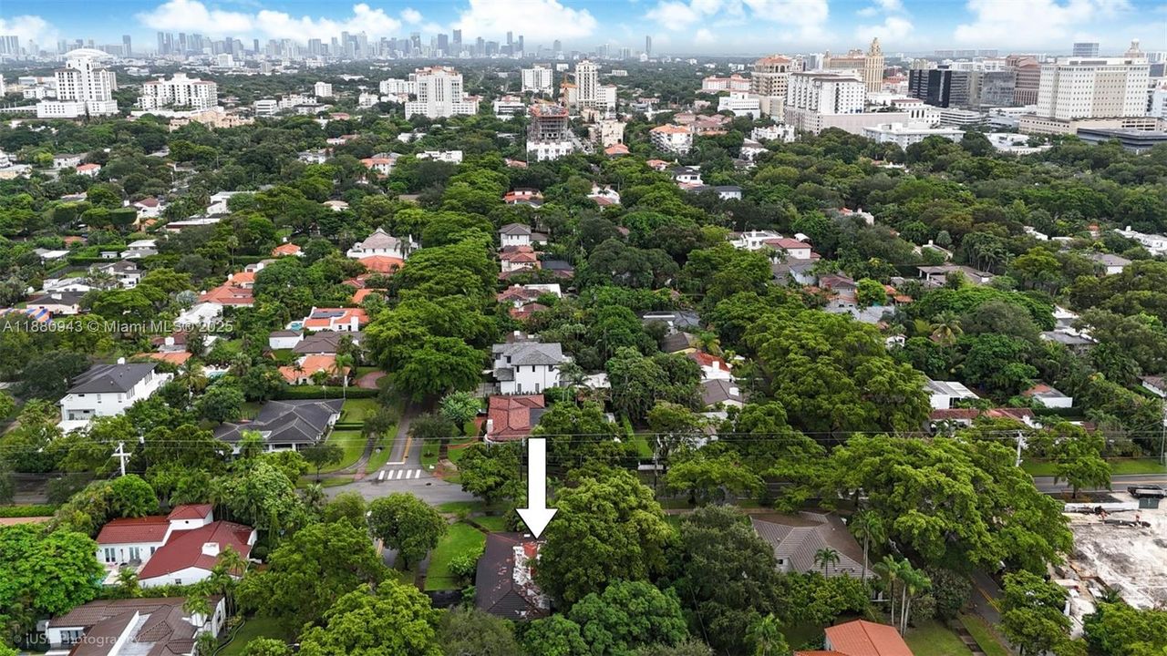 Под контрактом: $1,898,000 (0.34 acres)