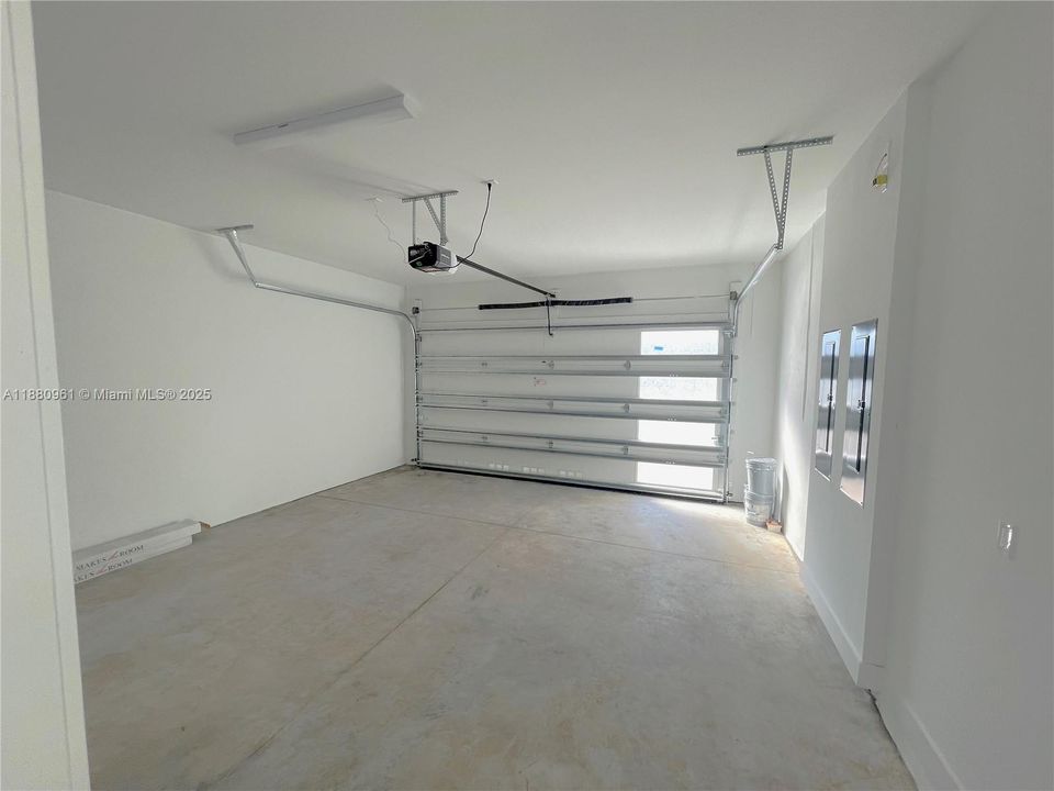 Recently Rented: $13,000 (5 beds, 7 baths, 4527 Square Feet)