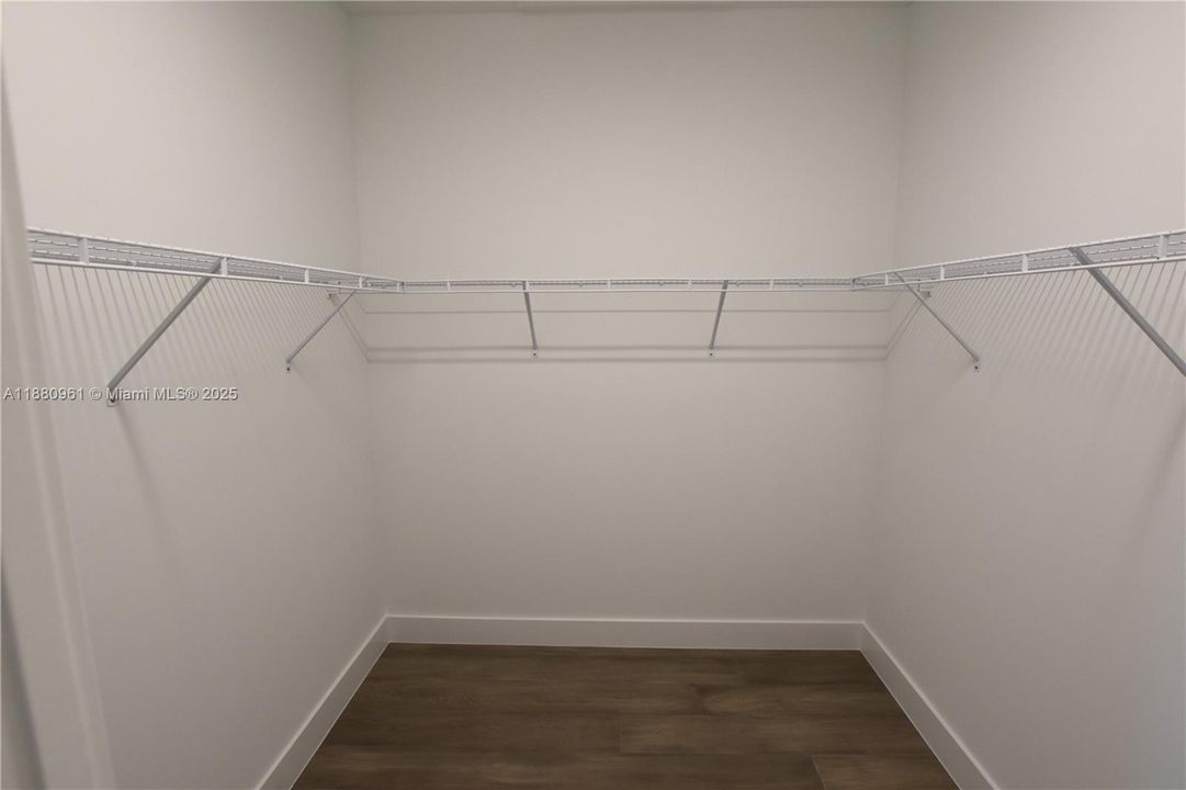 Recently Rented: $13,000 (5 beds, 7 baths, 4527 Square Feet)