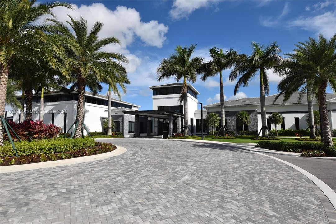 Recently Rented: $13,000 (5 beds, 7 baths, 4527 Square Feet)