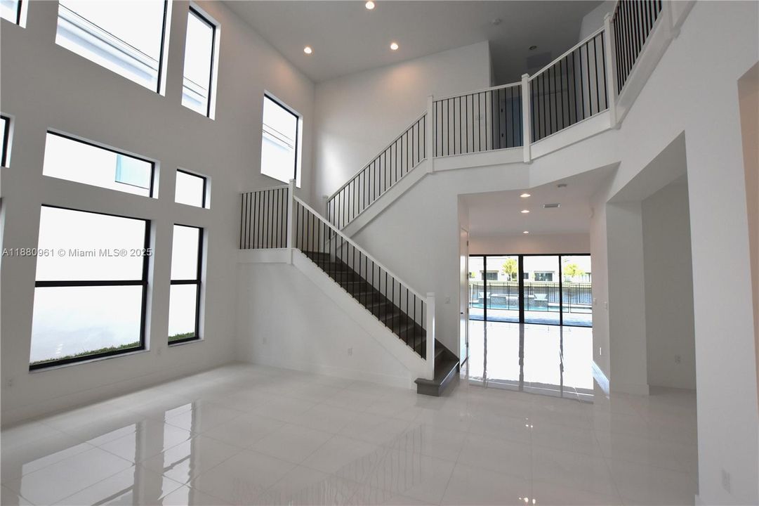 Recently Rented: $13,000 (5 beds, 7 baths, 4527 Square Feet)