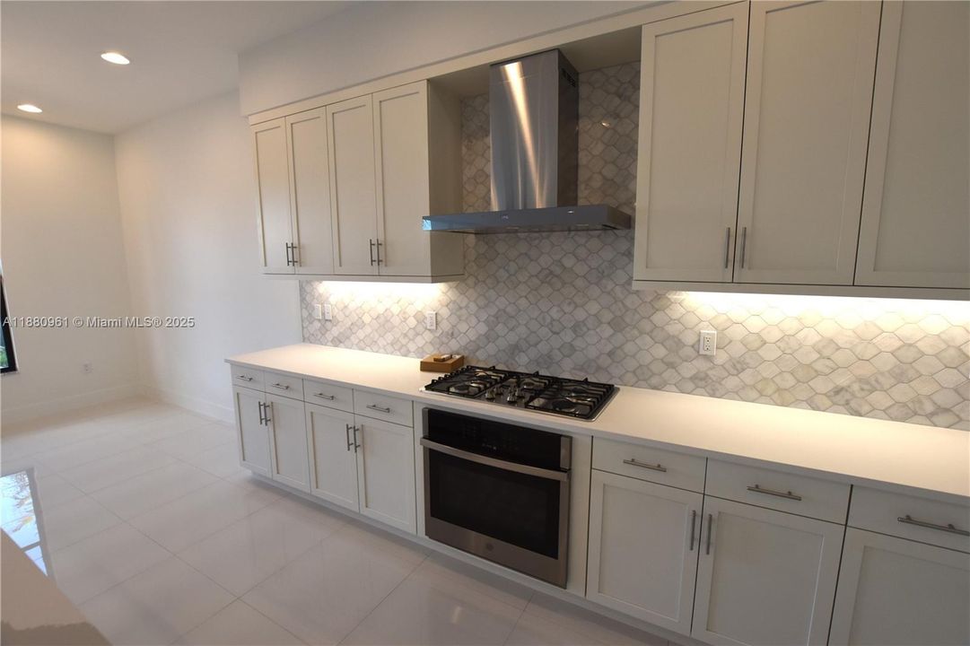 Recently Rented: $13,000 (5 beds, 7 baths, 4527 Square Feet)