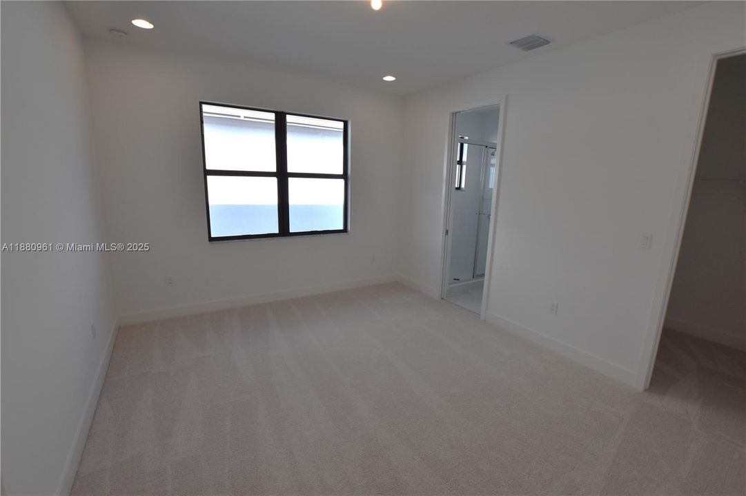 Recently Rented: $13,000 (5 beds, 7 baths, 4527 Square Feet)