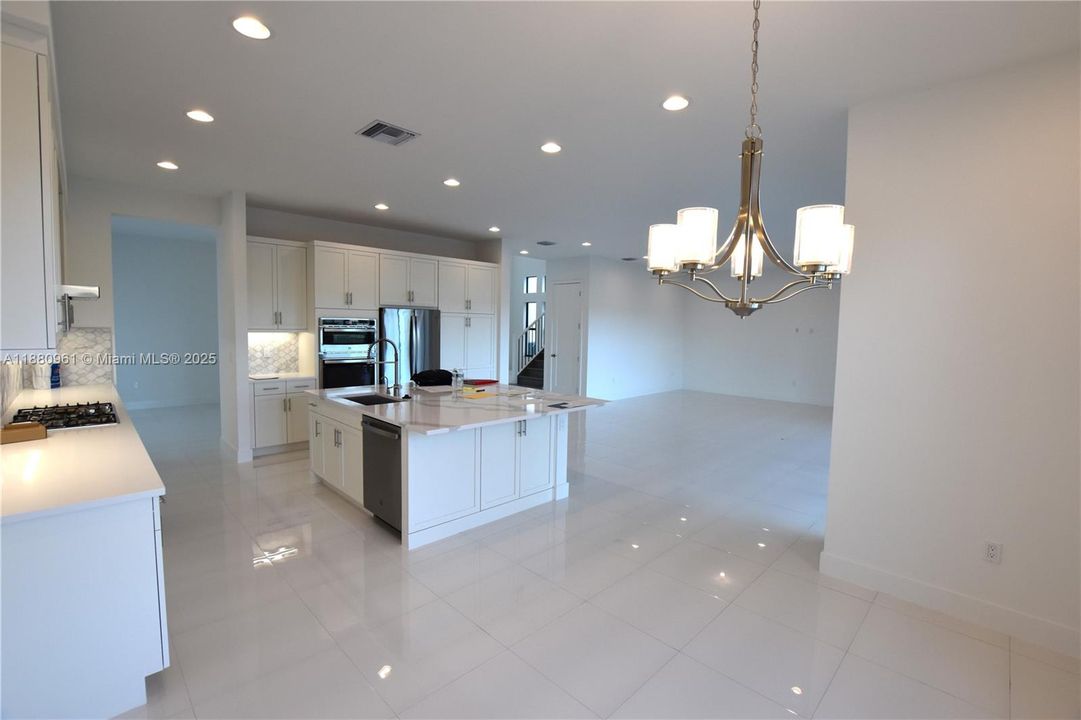 Recently Rented: $13,000 (5 beds, 7 baths, 4527 Square Feet)