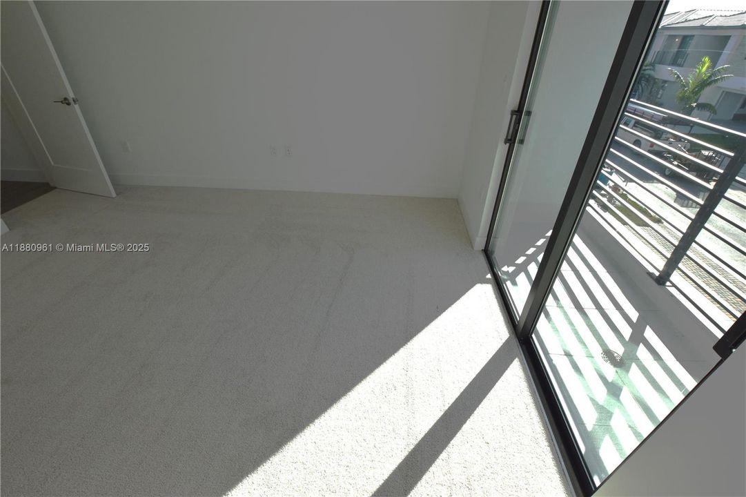 Recently Rented: $13,000 (5 beds, 7 baths, 4527 Square Feet)