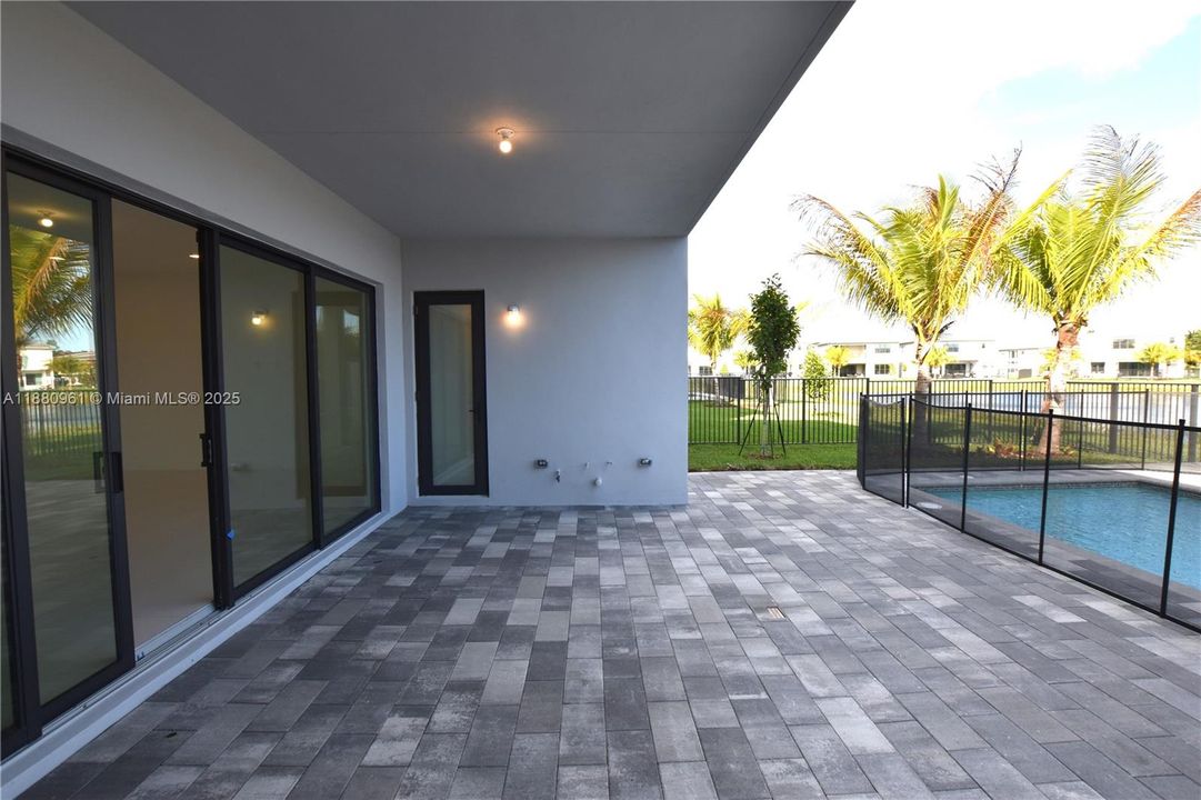 Recently Rented: $13,000 (5 beds, 7 baths, 4527 Square Feet)