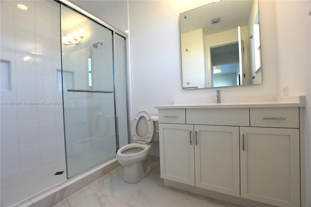 Recently Rented: $13,000 (5 beds, 7 baths, 4527 Square Feet)