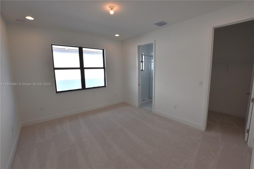 Recently Rented: $13,000 (5 beds, 7 baths, 4527 Square Feet)