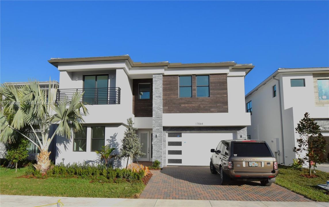 Recently Rented: $13,000 (5 beds, 7 baths, 4527 Square Feet)