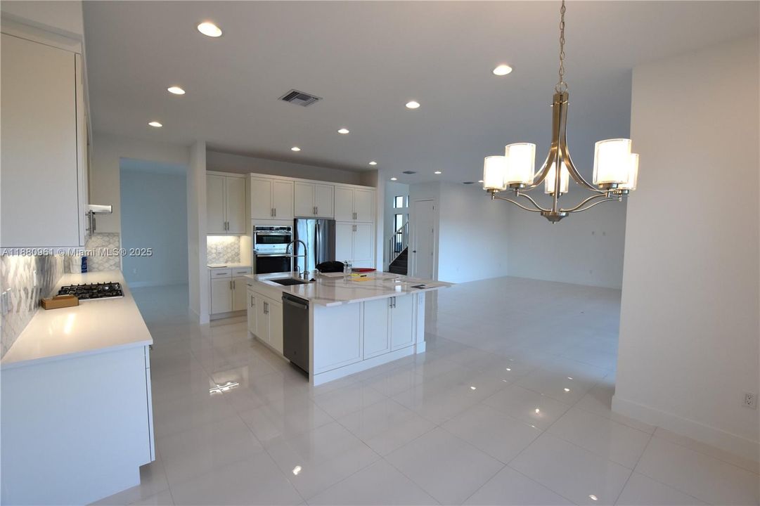 Recently Rented: $13,000 (5 beds, 7 baths, 4527 Square Feet)