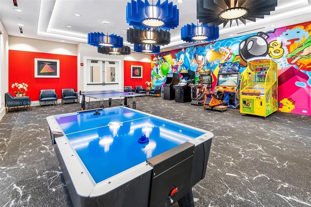 Recently Rented: $13,000 (5 beds, 7 baths, 4527 Square Feet)