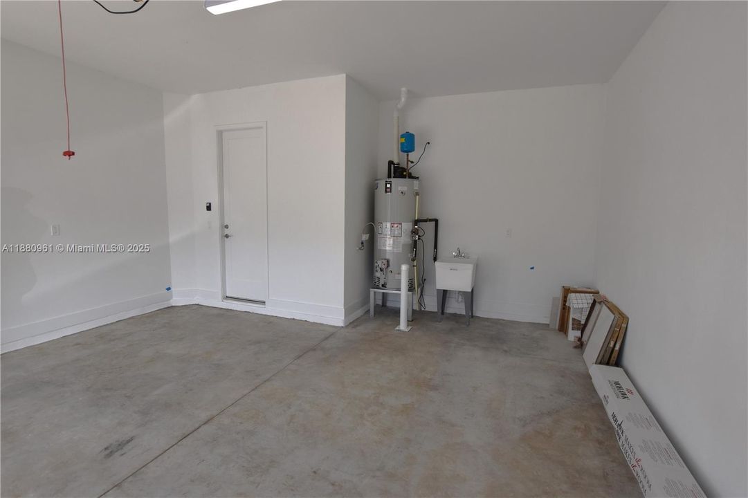 Recently Rented: $13,000 (5 beds, 7 baths, 4527 Square Feet)