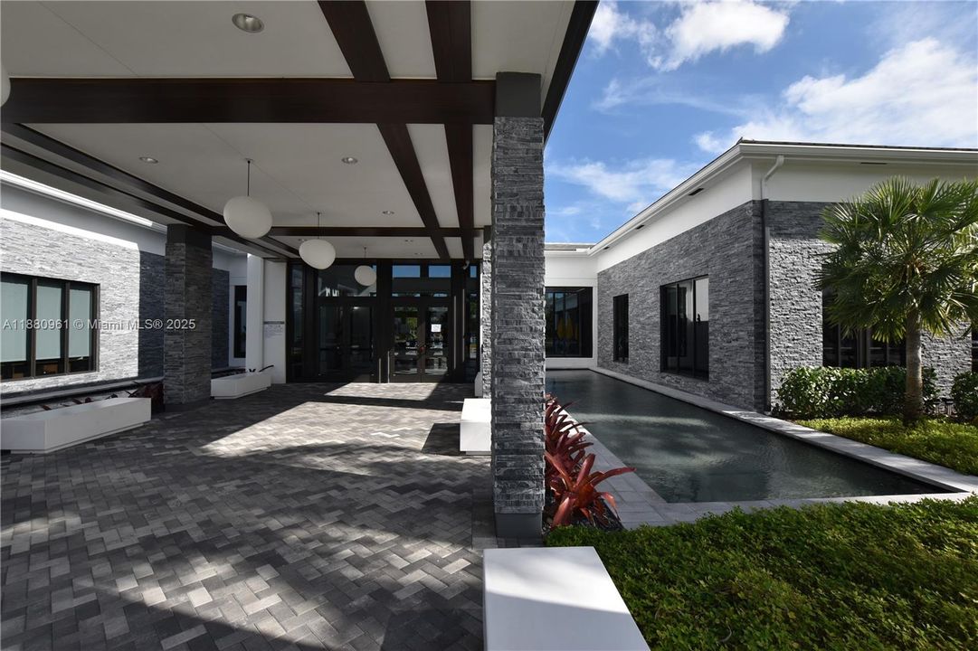 Recently Rented: $13,000 (5 beds, 7 baths, 4527 Square Feet)