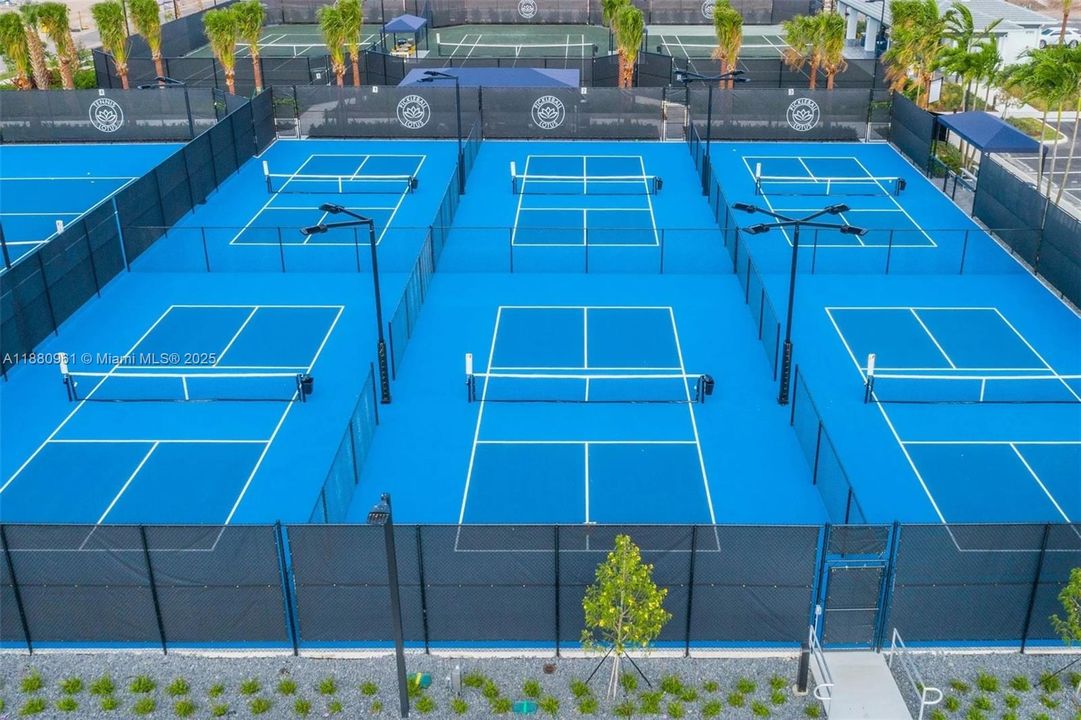 Recently Rented: $13,000 (5 beds, 7 baths, 4527 Square Feet)