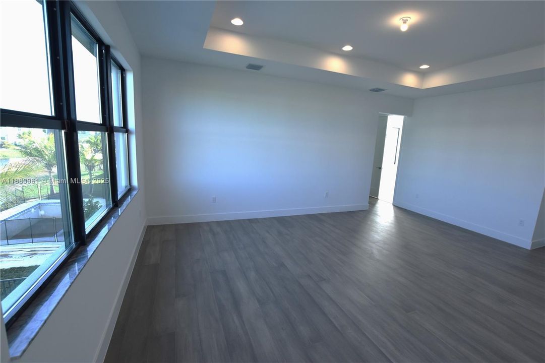 Recently Rented: $13,000 (5 beds, 7 baths, 4527 Square Feet)