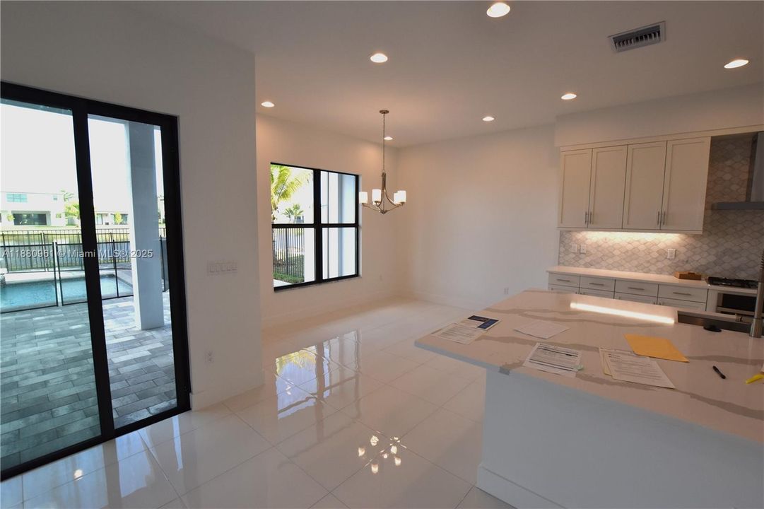 Recently Rented: $13,000 (5 beds, 7 baths, 4527 Square Feet)