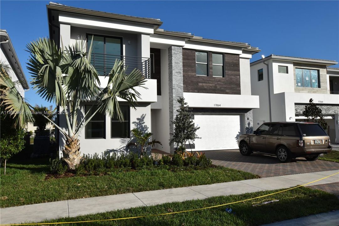 Recently Rented: $13,000 (5 beds, 7 baths, 4527 Square Feet)